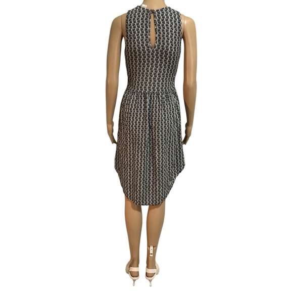 Elegant Black and White Patterned Dress - Picture 4 of 5